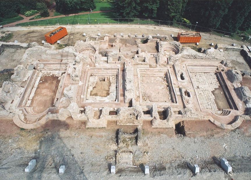 Luftaufnahme der Fundamente der römischen Badruine Badenweiler